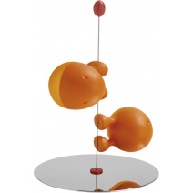 Magnetické postavičky oranžovej farby na nerezovom stojane- koreničky Lilliput